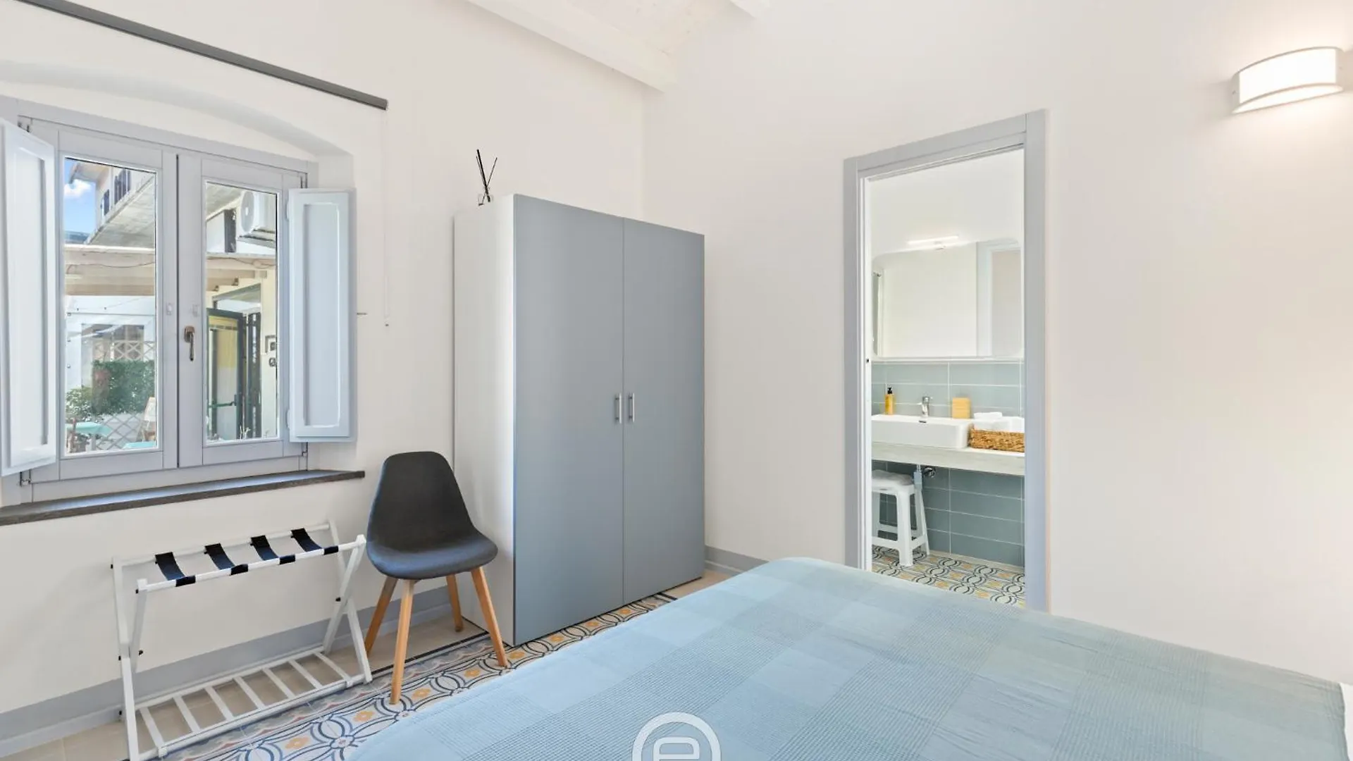 Rosa Dei Venti Guesthouse Càbras Italien